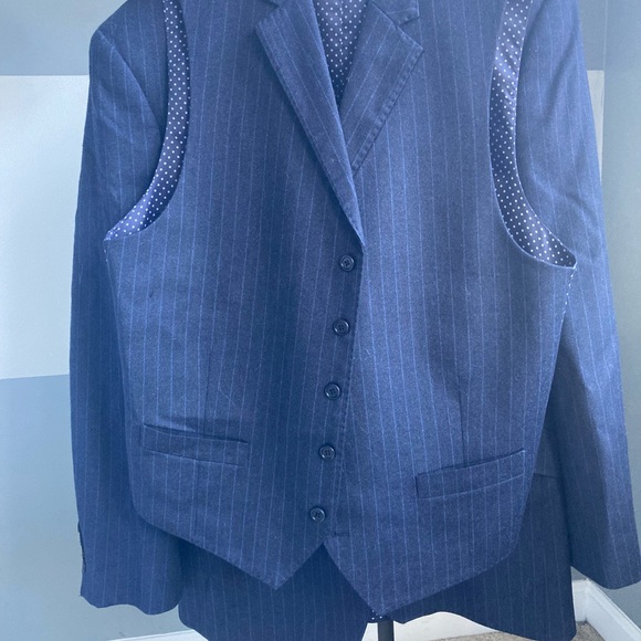 Men’s 3 piece wool suit by Tallia for Macys - Picture 6 of 8